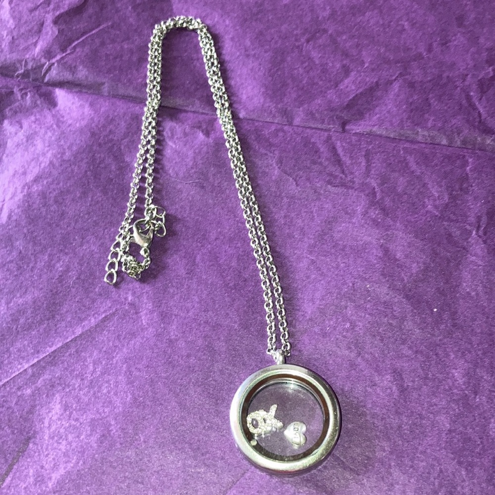 Floating locket with XO and love heart